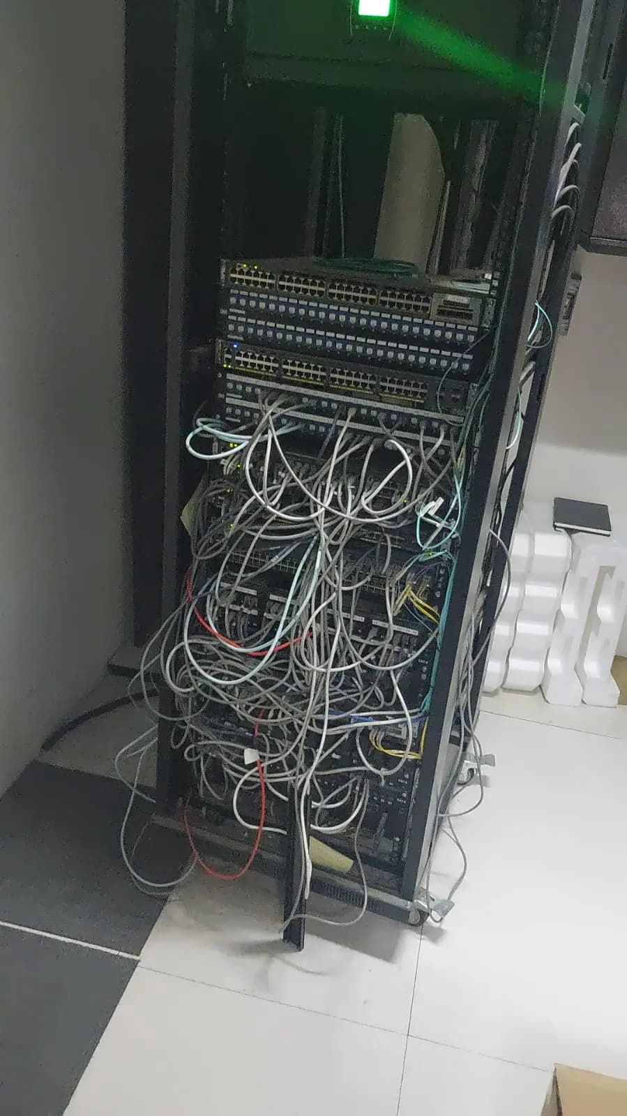 Rack Cabling Improvement – Site 02 - before view 1